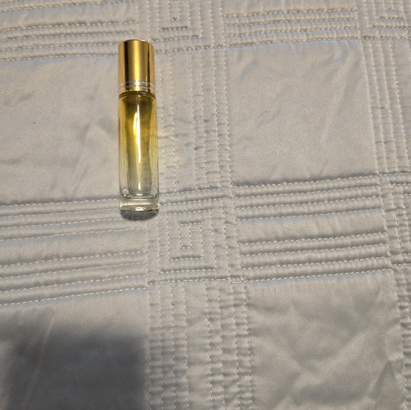 10ml glass bottle with roller ball - Picture 8 of 9